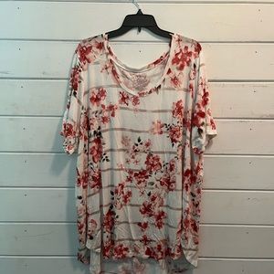 2x white/floral casual t-shirt.